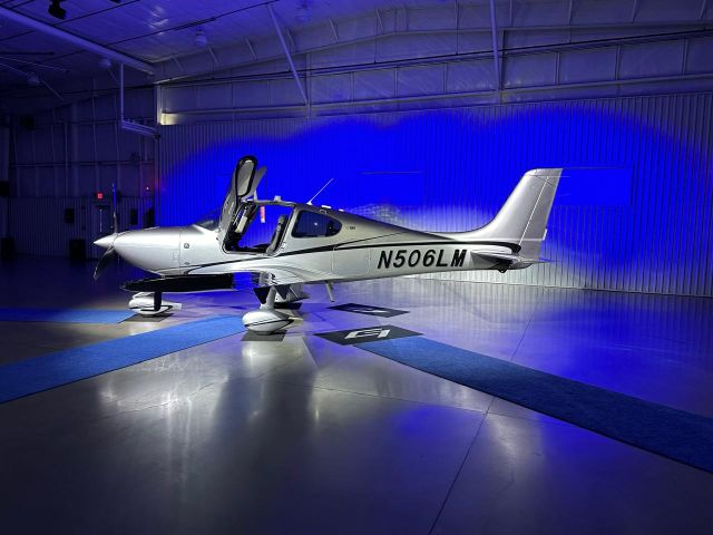 Cirrus SR-22 (N506LM)
