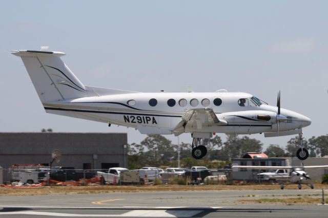 Beechcraft Super King Air 200 (N291PA) - A King Air from Northrop Grumman with special equipment. Landing at Mongtomery Gibbs Executive Airport in San Diego, July 17 2019. Taken from the 94th Aero Squadron restaurant adjacent to runway 23. 