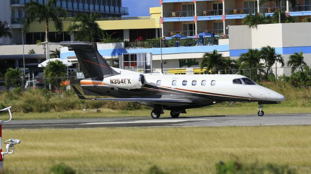 Embraer Phenom 300 (N354FX)