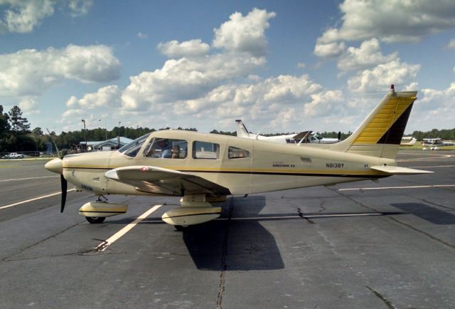 Piper Cherokee (N8138Y)