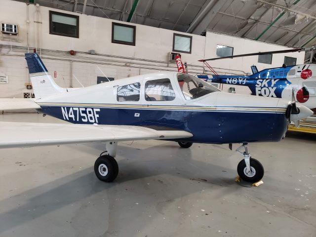 Piper Cherokee (N4758F)