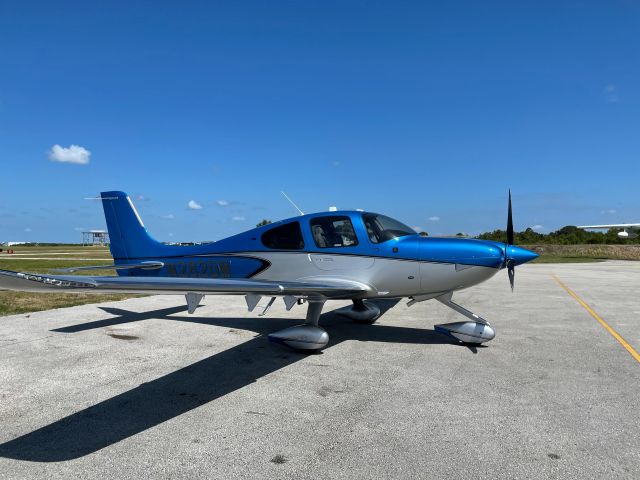 Cirrus SR-22 (N282DM)