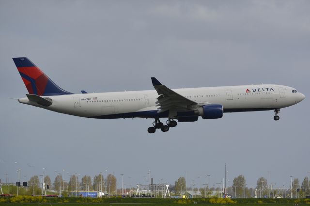 Airbus A330-300 (N816NW)