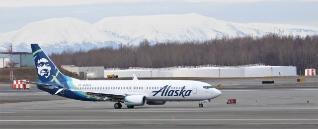 Boeing 737-800 (N525AS)