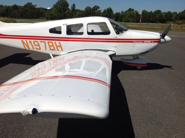 Piper Cherokee (N1978H) - Sporting new paint from Smoketown PA