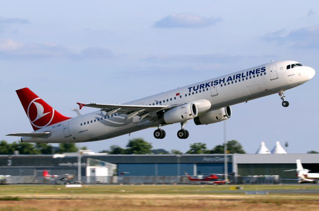 Airbus A321 (TC-JRR)