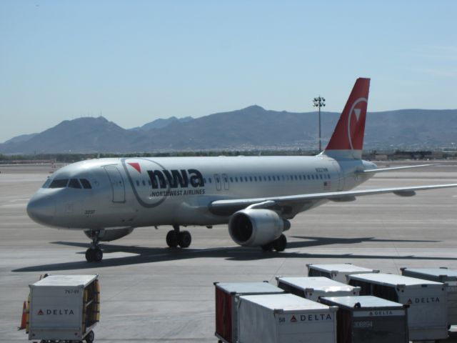 Airbus A320 (N337NW)