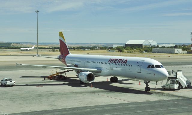 Airbus A321 (EC-IXD) - Iberia Airbus A321-212 EC-IXD in Madrid 