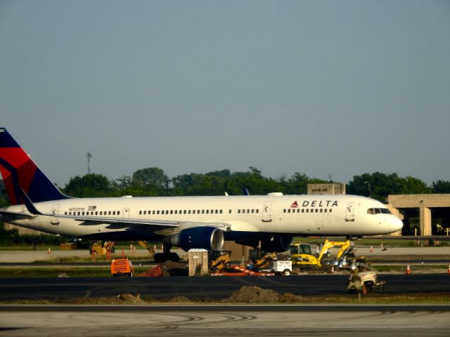 Boeing 757-200 (N703TW)