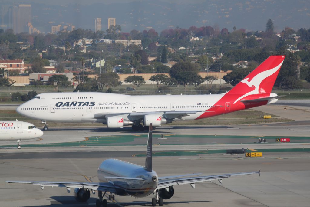 Boeing 747-400 (VH-OEE)