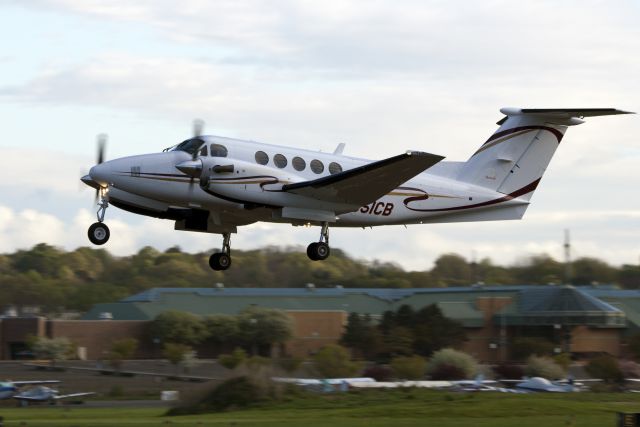 Beechcraft Super King Air 200 (N351CB) - Take off RW26.