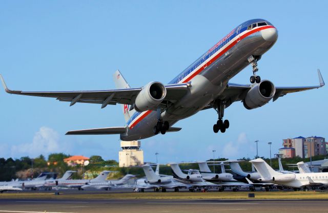 BOEING 767-200 (N678AN)
