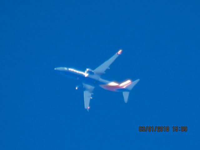 Boeing 737-800 (N8687A)