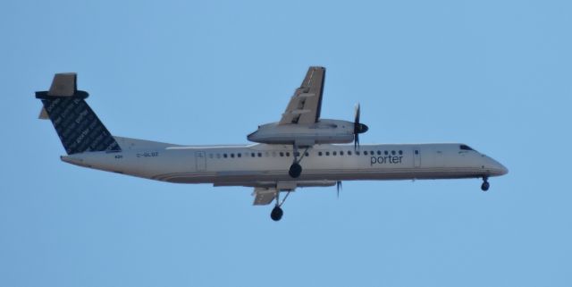 de Havilland Dash 8-400 (C-GLQZ) - Final approach, spring 2019.
