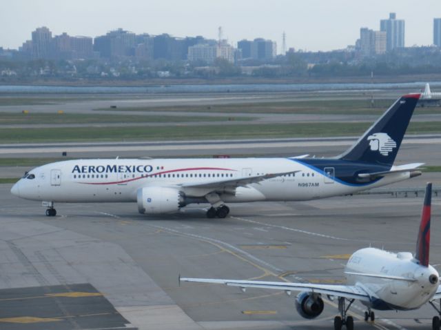 Boeing 787-8 (N967AM)