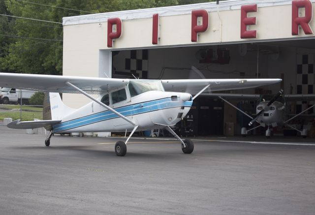 Beechcraft Baron (58) (N2504D)