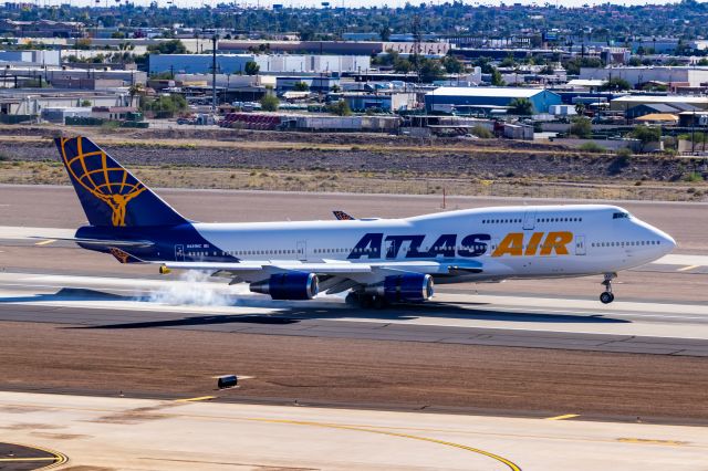 Boeing 747-400 (N481MC) - Atlas Air 747-400 landing at PHX on 10/22/22. Taken with a Canon 850D and Tamron 70-200 G2 lens.