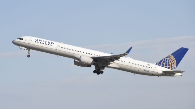 BOEING 757-300 (N78866) - Departing LAX on 25R