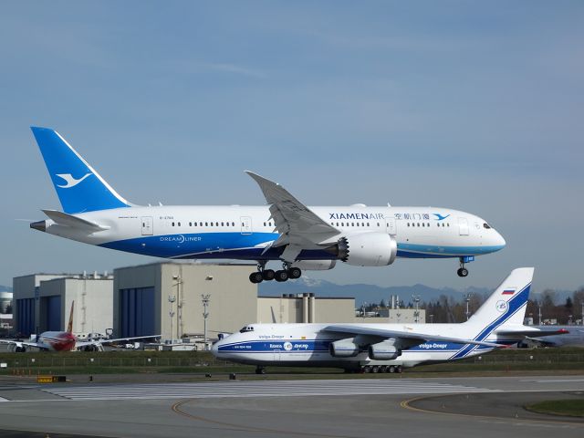 Boeing 787-8 (B-2760) - Xiamen 788 landing at KPAE on 16R with a Volga-Dneper Antonov AN-124 parked on taxiway Alpha in the background.