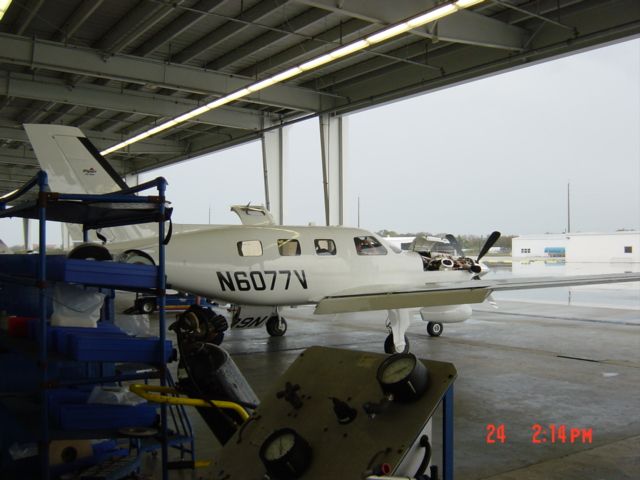 Mooney M-20 (N6077V) - Final checks at Piper VRB 2/2010