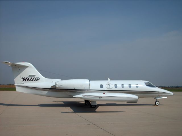 Learjet 35 —