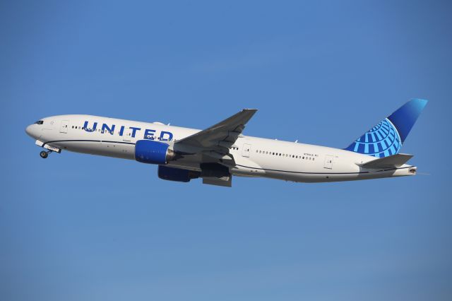 Boeing 777-200 (N783UA)
