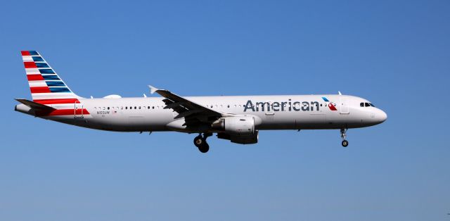 Airbus A321 (N155UW) - On final is this 2013 American Airlines Airbus A321-211 in the Spring of 2021.