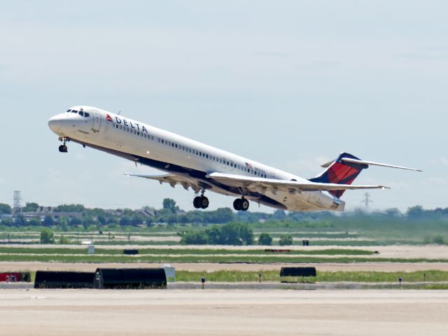 McDonnell Douglas MD-88 (N932DL)