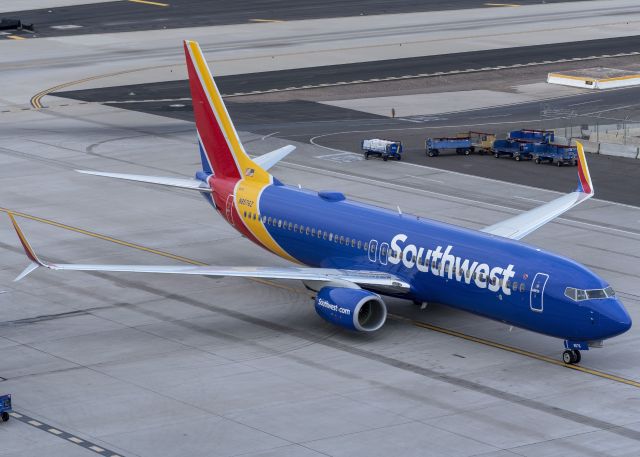 Boeing 737-800 (N8576Z)