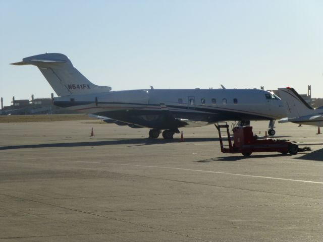 Bombardier Challenger 300 (N541FX)