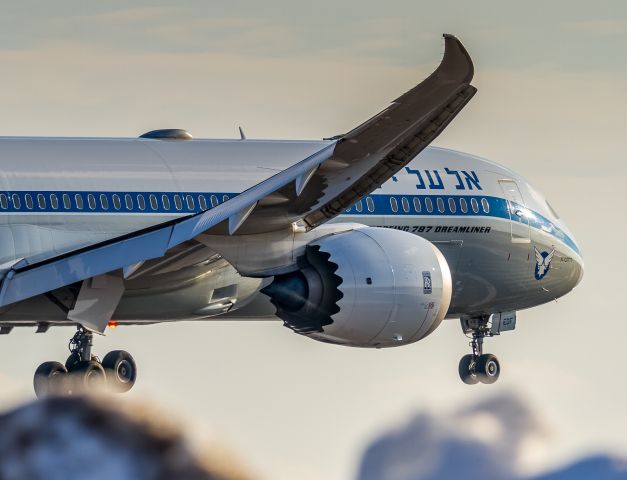 Boeing 787-9 Dreamliner (4X-EDF) - EL AL retro over the numbers on runway 23