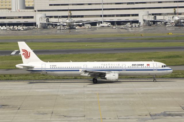 Airbus A321 (B-6595) - Taxing at Haneda Intl Airport on 2012/05/18