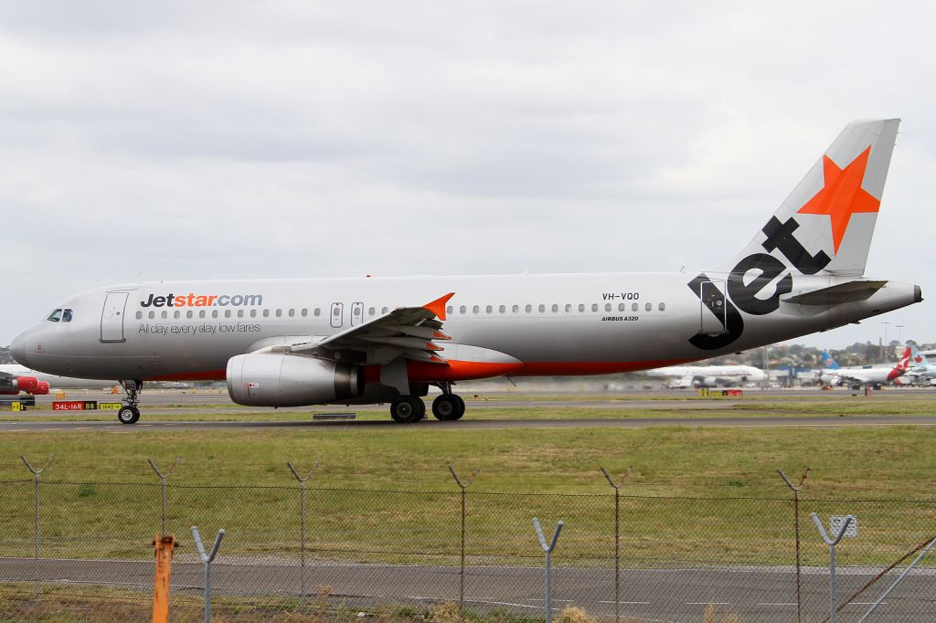 Airbus A320 (VH-VQO)