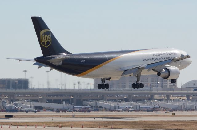 Airbus A300F4-600 (N135UP) - UPS - N135UP - A306F4-600 - Arriving KDFW 12/18/2013