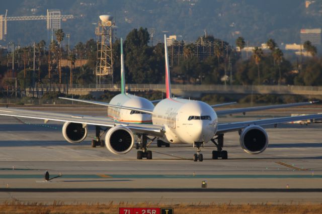 BOEING 777-300ER (A6-EGF)