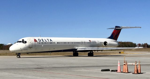 McDonnell Douglas MD-88 (N934DL)