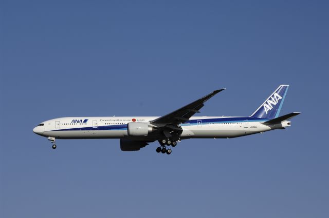 BOEING 777-300 (JA786A) - Final Approach to NRT Airport Runway 34L on 2011/12/31 Forward together as one Japan