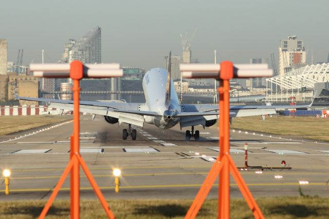 Embraer ERJ-190 — - Touch down at London City.