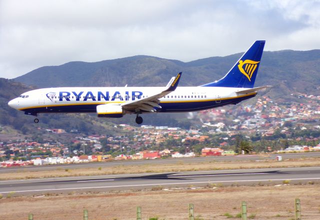 Boeing 737-700 (EI-EVF)