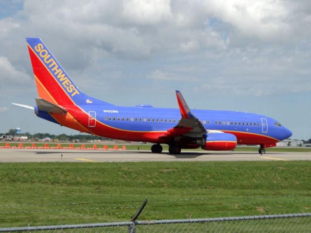 Boeing 737-700 (N483WN)