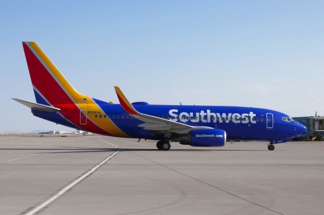 Boeing 737-700 (N7845A)