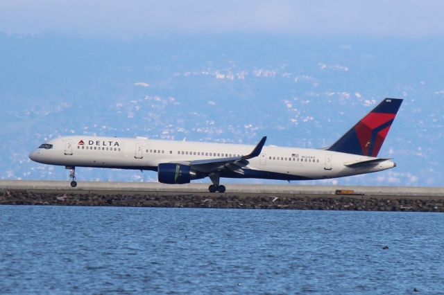 Boeing 757-200 (N624AG)