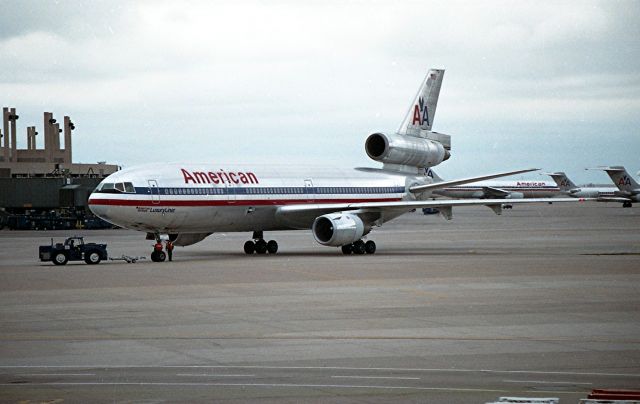 McDonnell Douglas DC-10 —