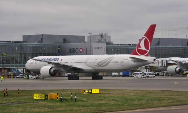 Boeing 777-200 (VT-JEM) - Turkish Airlines Boeing 777-35R(ER) VT-JEM in London Heathrow