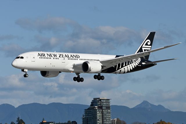 Boeing 787-9 Dreamliner (ZK-NZR) - Operating the first revenue flight of this aircraft AKL-YVR