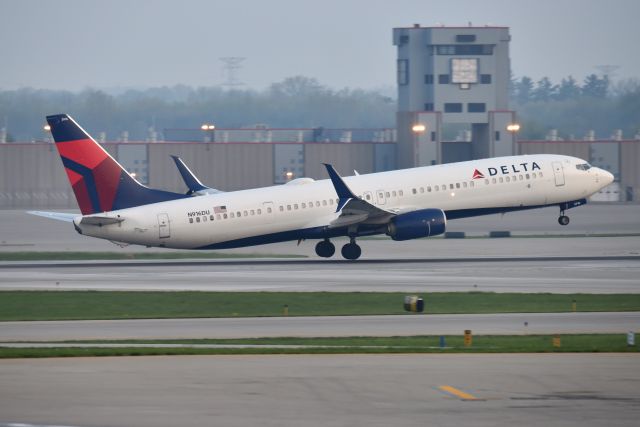 Boeing 737-900 (N916DU) - 5-L 04-26-23