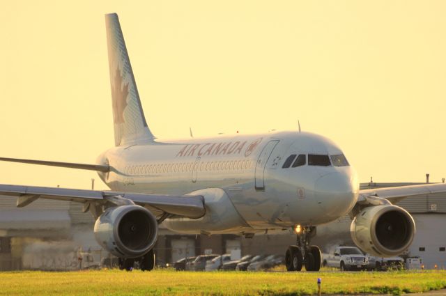 Airbus A319 (C-GAQL)