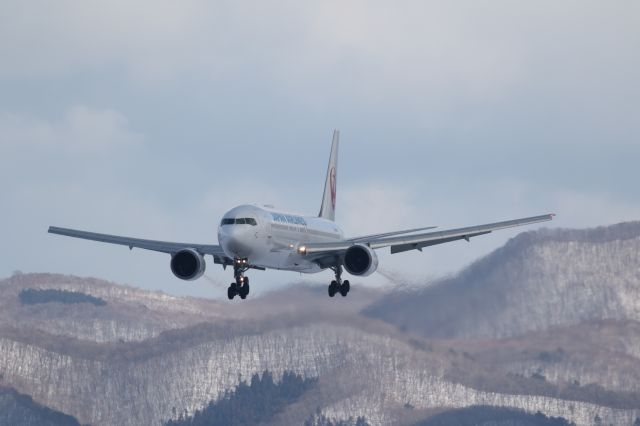 BOEING 767-300 (JA655J) - 06 February 2016:HND-HKD.