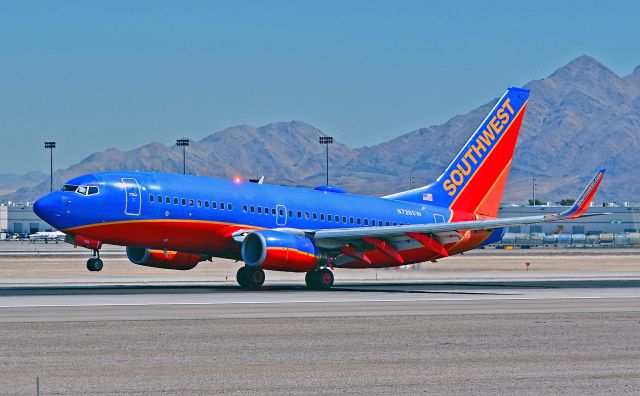 Boeing 737-700 (N726SW) - N726SW Southwest Airlines 1999 Boeing 737-7H4 C/N 27858br /br /Las Vegas - McCarran International Airport (LAS / KLAS)br /USA - Nevada August 28, 2014br /Photo: Tomás Del Coro