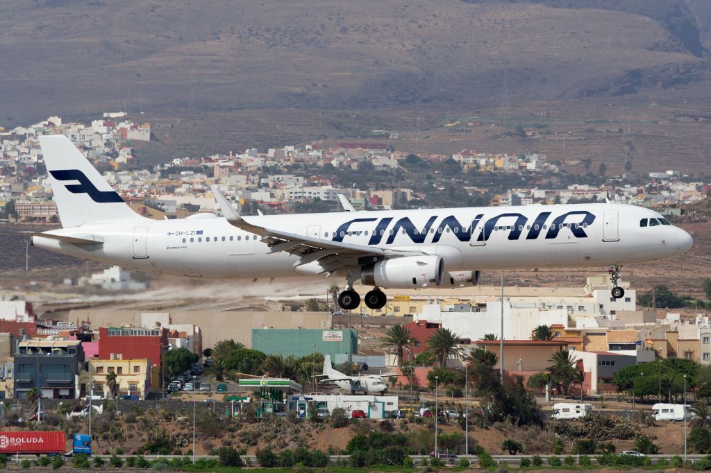 Airbus A321 (OH-LZI)